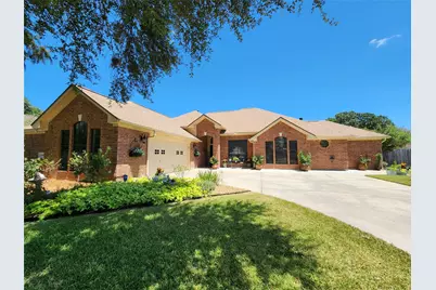 104 Portulaca Street, Lake Jackson, TX 77566 - Photo 2