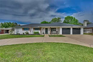 207 Briar Ridge Dr, Bellville, TX 77418 - Photo 1