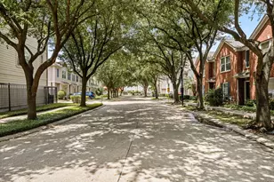 934 W Heights Hollow Ln, Houston, TX 77007 - Photo 22