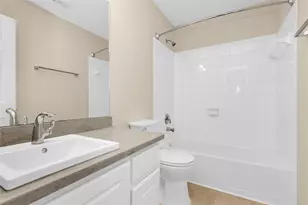 10 W Foxbriar Forest Cir, The Woodlands, TX 77382 - Photo 24