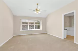 10 W Foxbriar Forest Cir, The Woodlands, TX 77382 - Photo 16