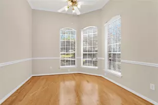 10 W Foxbriar Forest Cir, The Woodlands, TX 77382 - Photo 8