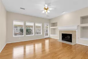 10 W Foxbriar Forest Cir, The Woodlands, TX 77382 - Photo 14