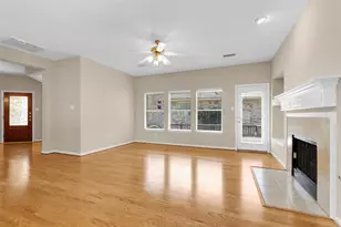 10 W Foxbriar Forest Cir, The Woodlands, TX 77382 - Photo 10