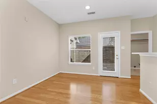 10 W Foxbriar Forest Cir, The Woodlands, TX 77382 - Photo 14