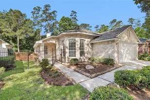 10 W Foxbriar Forest Cir, The Woodlands, TX 77382 - Photo 2