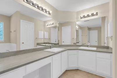 10 W Foxbriar Forest Circle, The Woodlands, TX 77382 - Photo 18