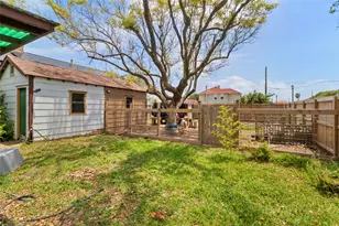 2616 45th St, Galveston, TX 77550 - Photo 32