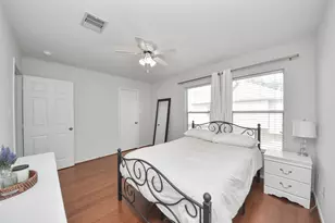 943 W Heights Hollow Ln, Houston, TX 77007 - Photo 20