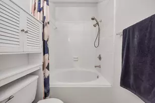 943 W Heights Hollow Ln, Houston, TX 77007 - Photo 8