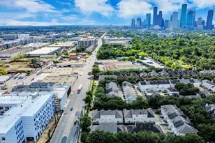 943 W Heights Hollow Ln, Houston, TX 77007 - Photo 26