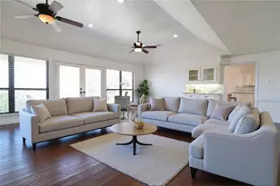 179 April Waters Dr N, Conroe, TX 77356 - Photo 4