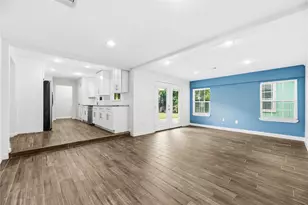 4513 W 43rd St, Houston, TX 77092 - Photo 2