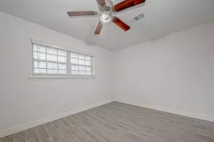 909 Oak Vista Ct, Friendswood, TX 77546 - Photo 24