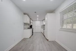 909 Oak Vista Ct, Friendswood, TX 77546 - Photo 12