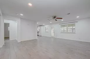 909 Oak Vista Ct, Friendswood, TX 77546 - Photo 8