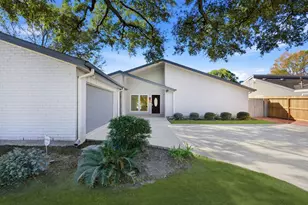 1402 Heathwood Dr, Houston, TX 77077 - Photo 4