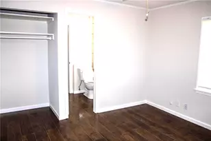 421 E Park St, Alvin, TX 77511 - Photo 8