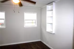 421 E Park St, Alvin, TX 77511 - Photo 10