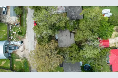 421 E Park Street, Alvin, TX 77511 - Photo 2