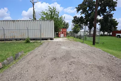 136 Theron Street, Houston, TX 77022 - Photo 2