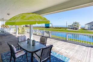 3174 Sea Castle Dr, Crystal Beach, TX 77650 - Photo 1