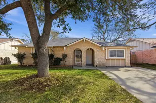 13627 Greenway Dr, Sugar Land, TX 77498 - Photo 1