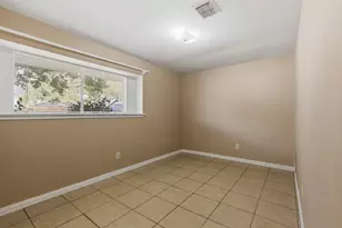 13627 Greenway Dr, Sugar Land, TX 77498 - Photo 24