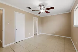 13627 Greenway Dr, Sugar Land, TX 77498 - Photo 18