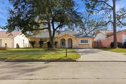 13627 Greenway Drive, Sugar Land, TX 77498 - Photo 2