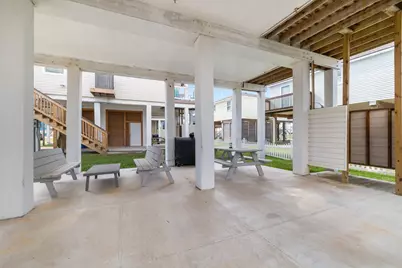 139 W Palm Street, Freeport, TX 77541 - Photo 4