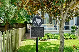 1209 Winnie St, Galveston, TX 77550 - Photo 22