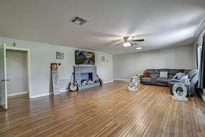 1 4th Avenue N, Texas City, TX 77590 - Photo 6