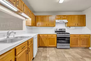 3310 Country Mdws Ct, Pearland, TX 77584 - Photo 8