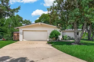 514 S Shadowbend Ave, Friendswood, TX 77546 - Photo 4