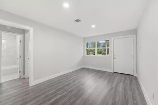4630 Clover St, Houston, TX 77051 - Photo 10