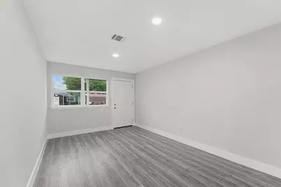 4630 Clover Street, Houston, TX 77051 - Photo 8