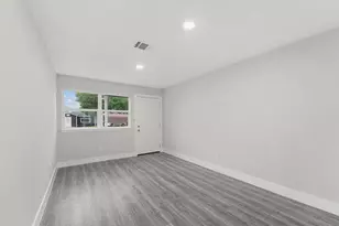 4630 Clover St, Houston, TX 77051 - Photo 8