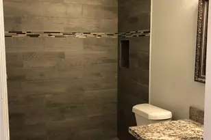 11075 Landsbury Ct, Houston, TX 77099 - Photo 8