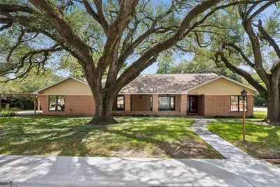 1613 S Hood Street, Alvin, TX 77511 - Photo 2