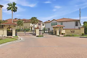 15 Laurelwood Dr, Houston, TX 77058 - Photo 2
