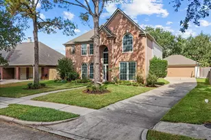 2376 Autumn Mist Ln, League City, TX 77573 - Photo 2