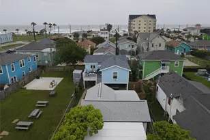 2811 Ave Q 1/2, Galveston, TX 77550 - Photo 2