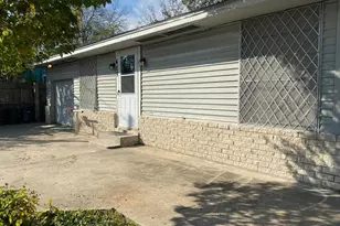 407 E Homan St, Baytown, TX 77520 - Photo 2