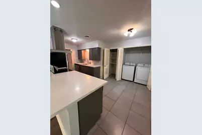 9543 Beverlyhill St, Houston, TX 77063 - Photo 4