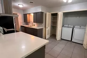 9543 Beverly Hill St, Houston, TX 77063 - Photo 4