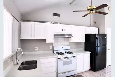 10070 Green Valley Lane, Houston, TX 77064 - Photo 8