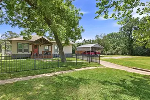 1726 13th St, Hempstead, TX 77445 - Photo 1