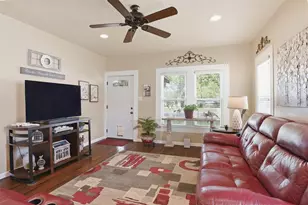 1726 13th St, Hempstead, TX 77445 - Photo 6