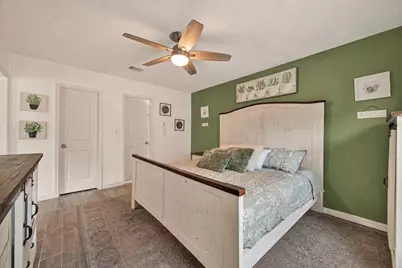 901 Temple Circle, Hitchcock, TX 77563 - Photo 6
